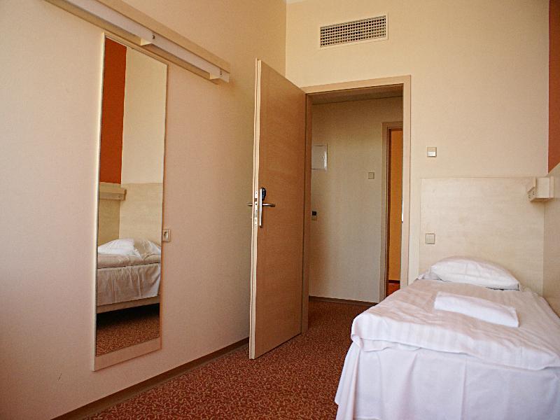 Rija Bauska Hotel エクステリア 写真